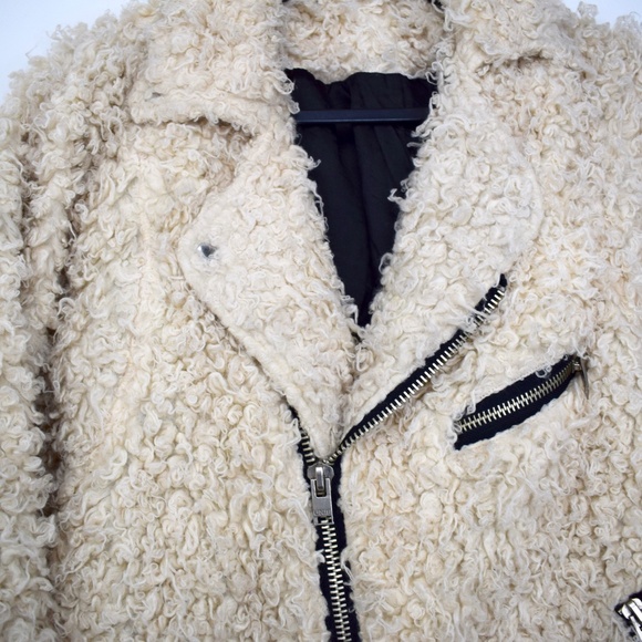 UNIF Cream Fuzzy Jacket - Picture 4 of 8